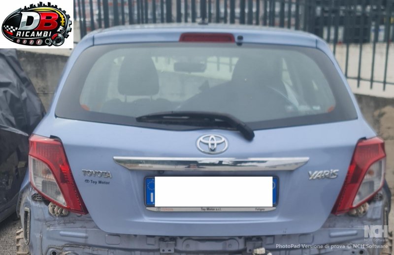 portellone-posteriore-yaris-2013-p13