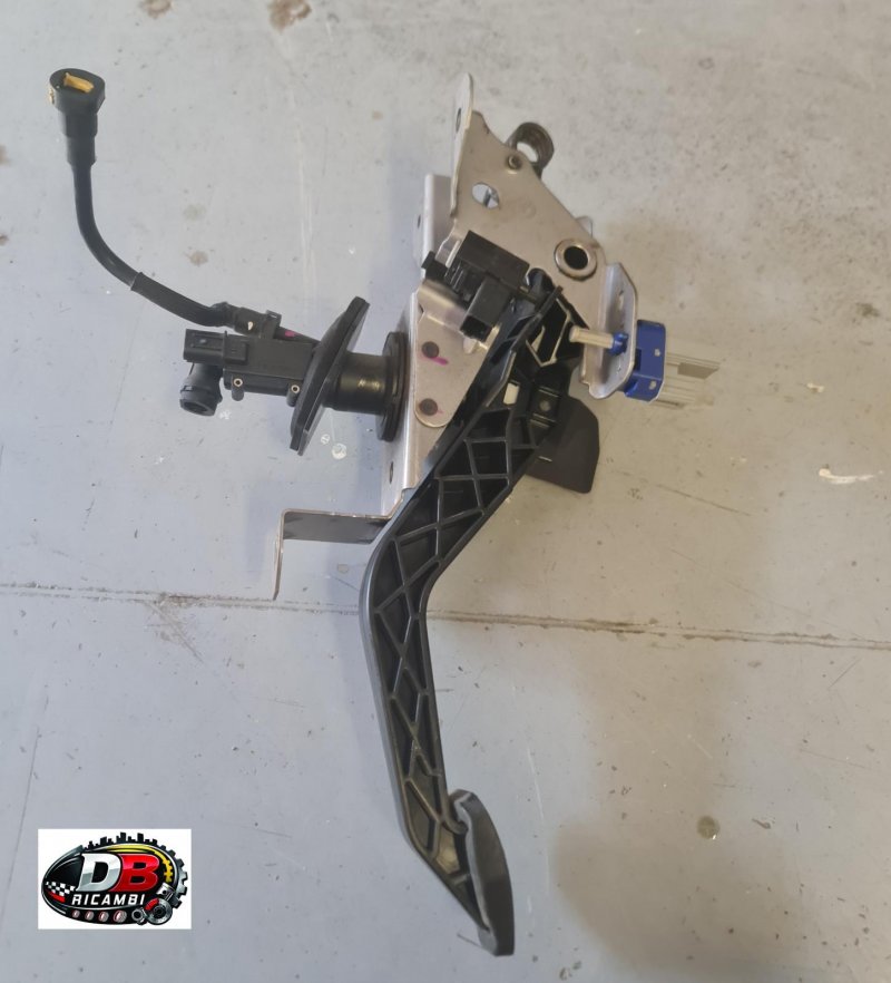 pedale-frizione-mazda-2-15-benzina-skyactive